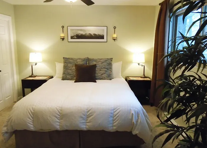 Location! Nature Lovers Getaway - Close To Historic Downtown
